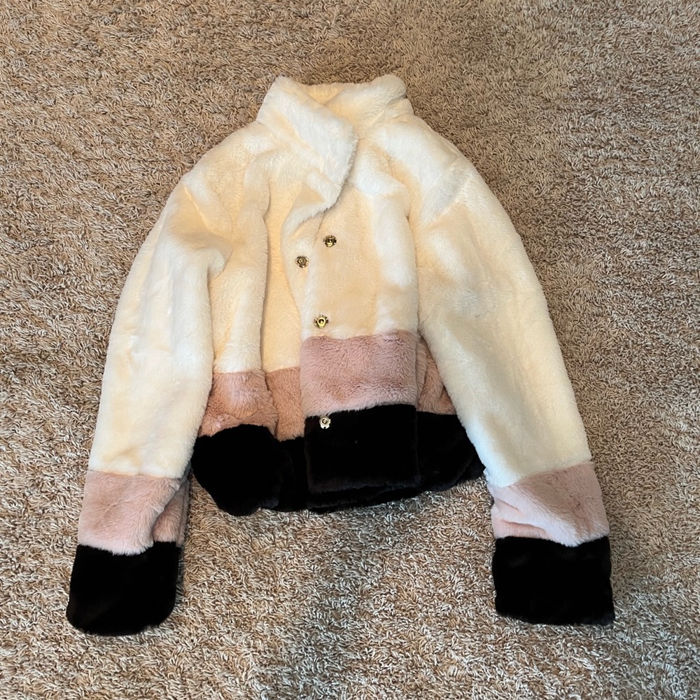 Fluffy short jacket. White pink and black